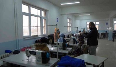 Siirt’te atıl durumdaki bina tekstil atölyesine çevrildi, devlet desteğiyle 50 kişiye iş imkanı sağlandı