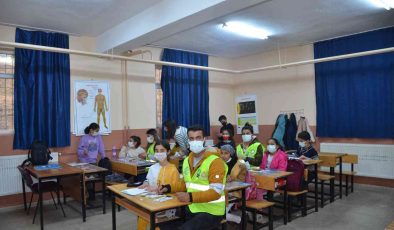 Şırnak’ta Yeşilay gönüllülerinden okullara ziyaret