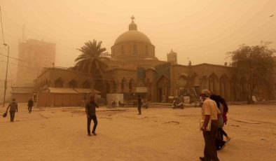 Irak’ta kum fırtınası 4 bin kişiyi hastanelik etti