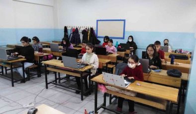 Türk öğrencilerden tarihi başarı