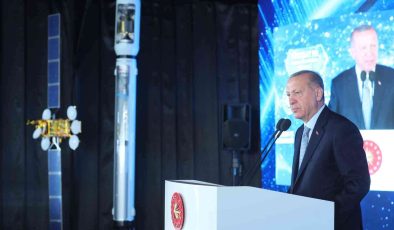 Cumhurbaşkanı Erdoğan:  Vizyonsuzlara kötü bir haberimiz daha var, İMECE’yi 2023’ün Ocak ayında Türksat 6A’yı da yine 2023 yılının ortalarında uzaya fırlatıyoruz”