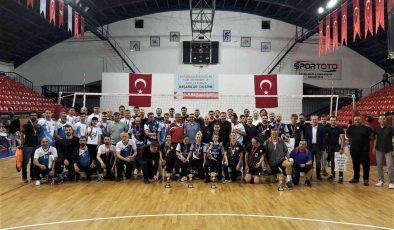 Kütahya’da kurumlar arası voleybol turnuvası sona erdi