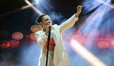 Ünlü şarkıcı Fatma Turgut Safranbolu’da sahne aldı