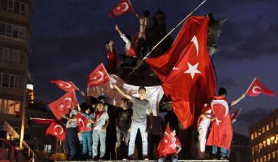 Ak Parti Bursa İl Başkanı Davut Gürkan darbe gecesini anlattı