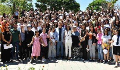 Ankara Büyükşehir Belediye Başkanı Yavaş’tan İngilizce Yaz Kampı’ndaki çocuklara ziyaret