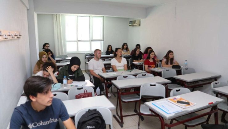 Burhaniye’de üniversiteye hazırlık kursları başladı