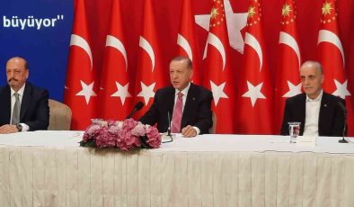 Cumhurbaşkanı Recep Tayyip Erdoğan, yeni asgari ücreti açıkladı. Yüzde 25 oranında yapılan artışla yeni asgari ücret net 5 bin 500 lira oldu.