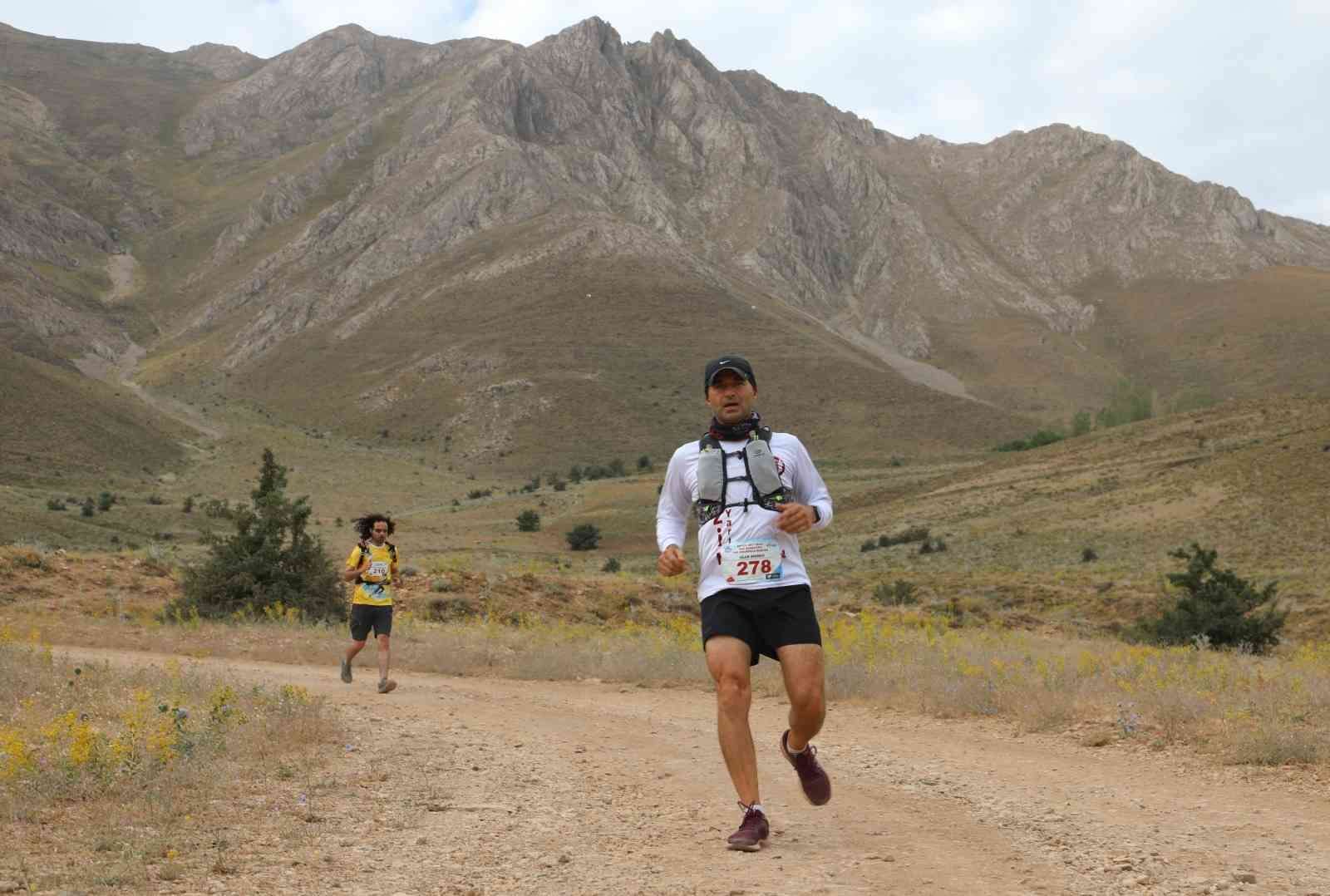 Türkiye’nin ilk uluslararası Ultra Sky Trail Maratonu Van’da başladı