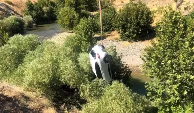 Siirt’te köprüden uçan araç sürücüsü kazayı yara almadan atlattı