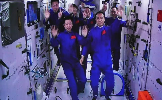 Çin’in İki Ayrı Görevdeki Altı Astronotu Uzayda Tarihi Buluşma Gerçekleştirdi
