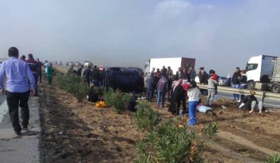 Gaziantep’te lastiği patlayan minibüs devrildi: 1 ölü, 10 yaralı